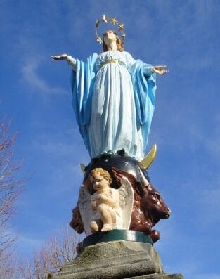 Statue de la Vierge du Village