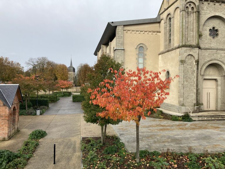 Parvis de l&rsquo;église