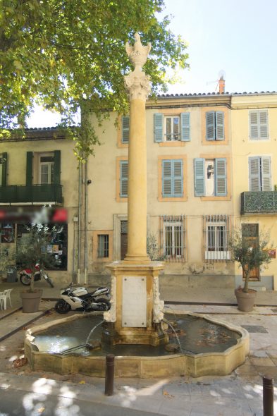 Place des Anciens Combattants à Pélissanne