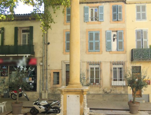 Place des Anciens Combattants à Pélissanne