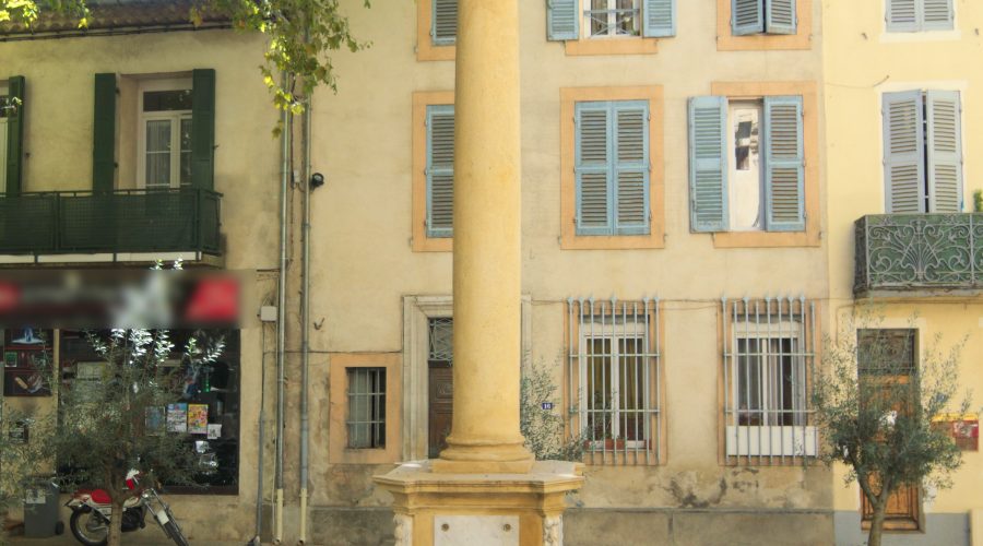 Place des Anciens Combattants à Pélissanne