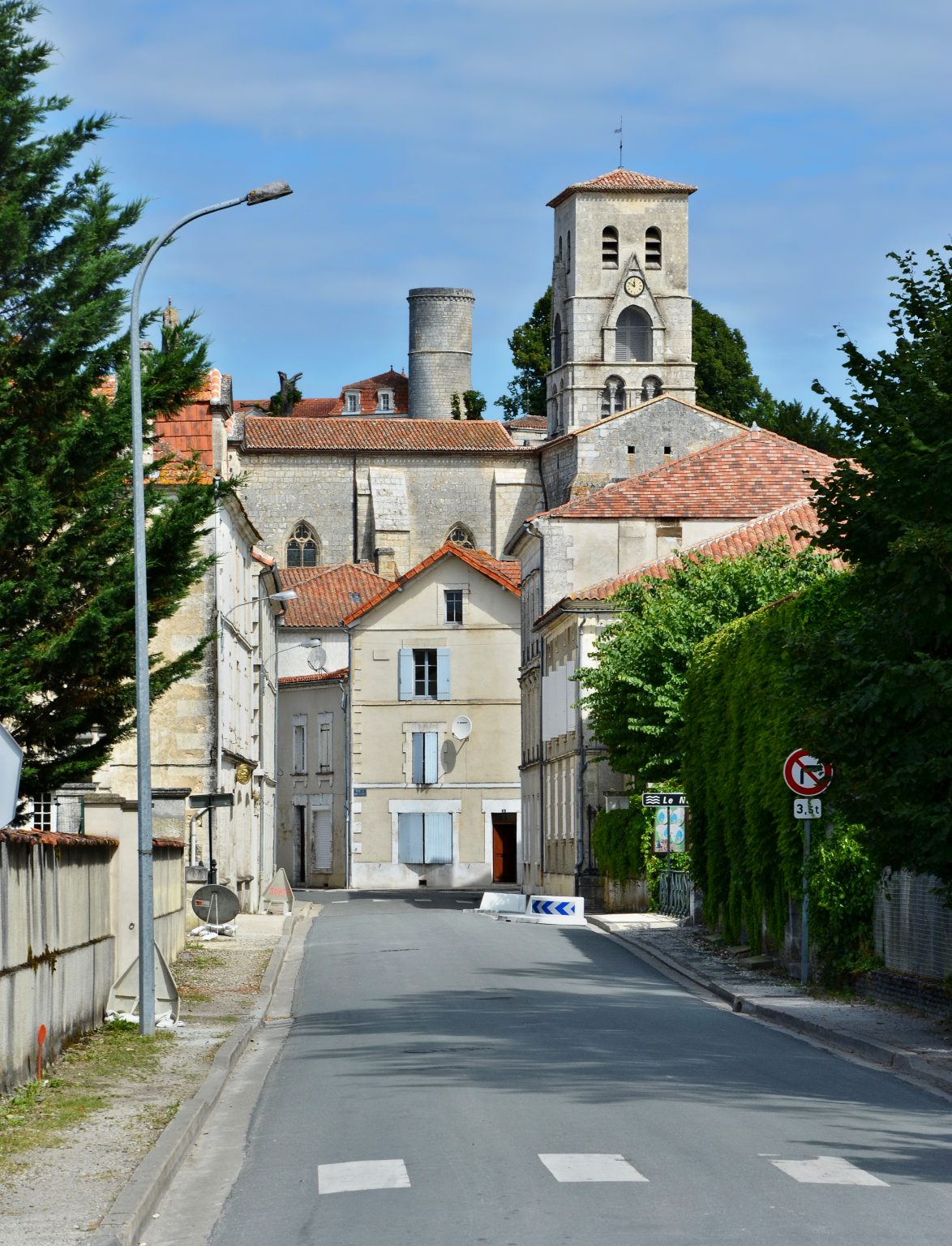 Village des Coteaux du Blanzacais