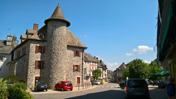 Pleaux