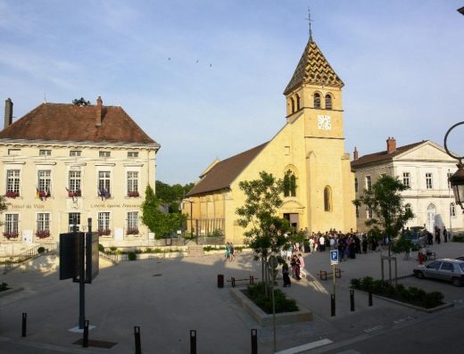 Le kiosque et la roseraie d'Is-sur-Tille