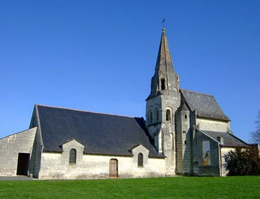église saint pierre de parnay