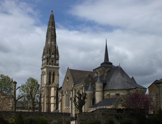 église saint simplicien extérieur Martigné Briand