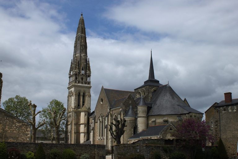 église saint simplicien extérieur Martigné Briand