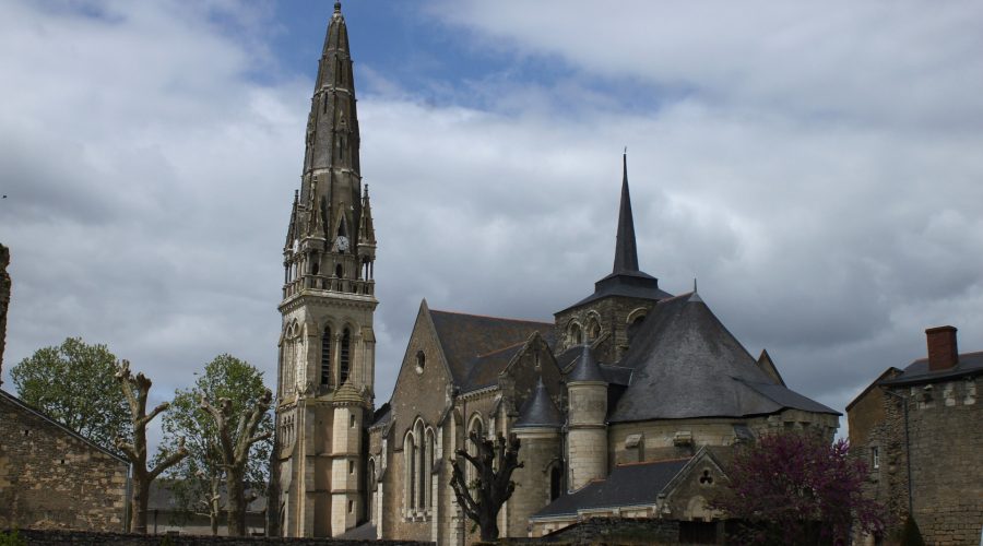 église saint simplicien extérieur Martigné Briand