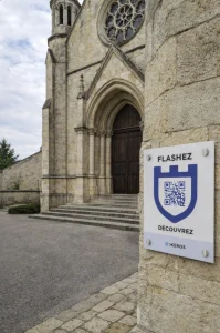 eglise avec plaque qrcode
